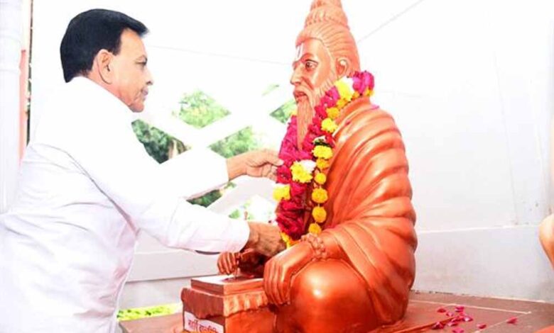 उप-मुख्यमंत्री-श्देवड़ा-ने-किया-महर्षि-वाल्मीकि-एवं-महर्षि-वेदव्यास-की-प्रतिमा-का-अनावरण