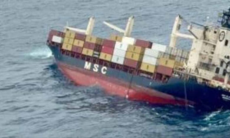 इंडोनेशियाई-समुद्र-में-लगी-भीषण-आग,-280-यात्रियों-वाला-जहाज-बना-आग-का-गोला