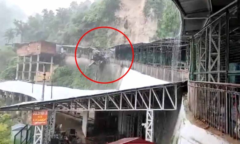 रियासी-में-भूस्खलन:-वैष्णो-देवी-के-पुराने-मार्ग-पर-हादसा,-चार-तीर्थयात्री-घायल