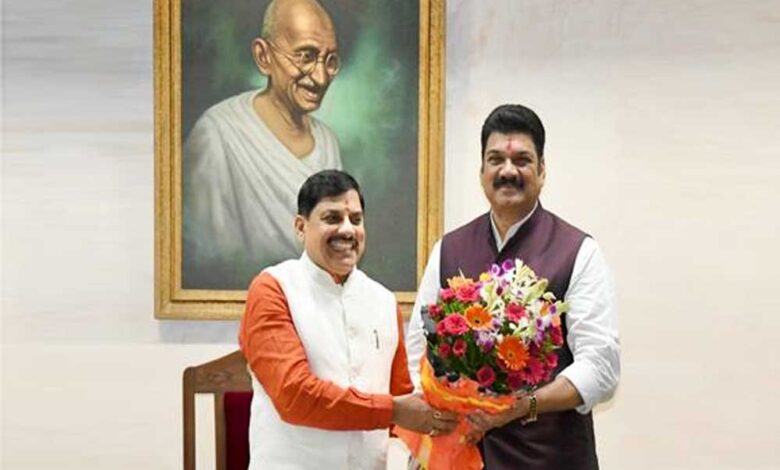 मुख्यमंत्री-डॉ.-यादव-के-विदेश-यात्रा-से-लौटने-पर-खाद्य-मंत्री-राजपूत-ने-दी-शुभकामनाएं