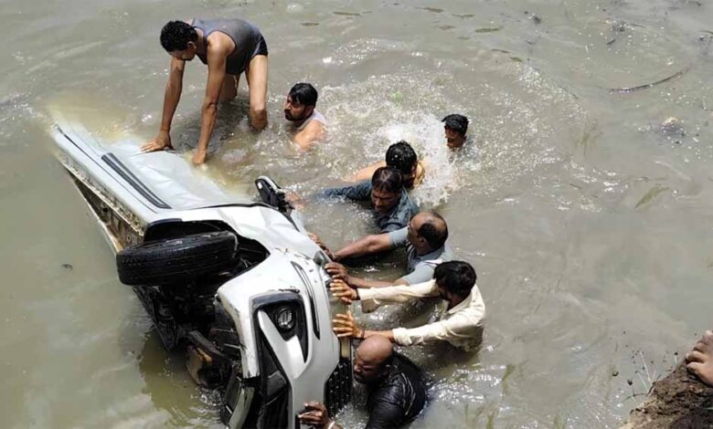 इंदौर-बैतूल-हाईवे-पर-बड़ा-हादसा,-कार-कालीसिंध-नदी-में-गिरी;-दो-की-मौत,-दो-गंभीर