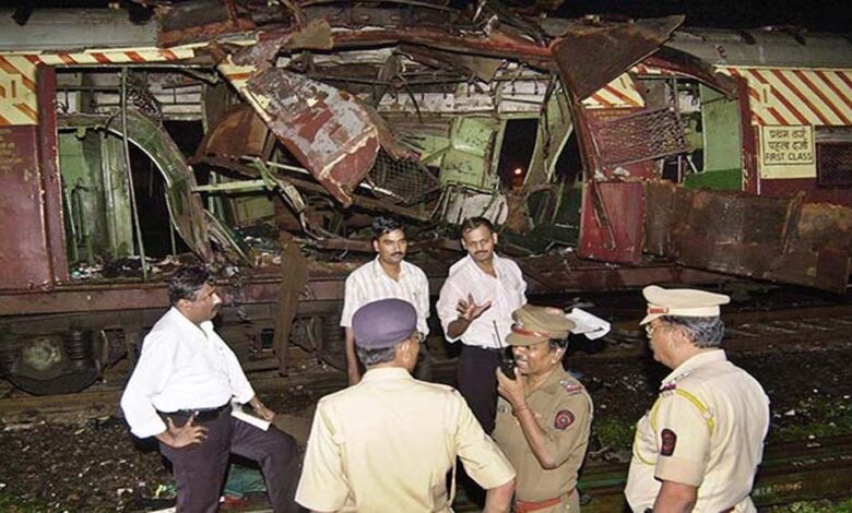 मुंबई-धमाके-के-12-आरोपियों-को-बरी-करने-पर-सुप्रीम-कोर्ट-ने-लगाई-रोक,-बॉम्बे-हाईकोर्ट-के-फैसले-पर-स्टे