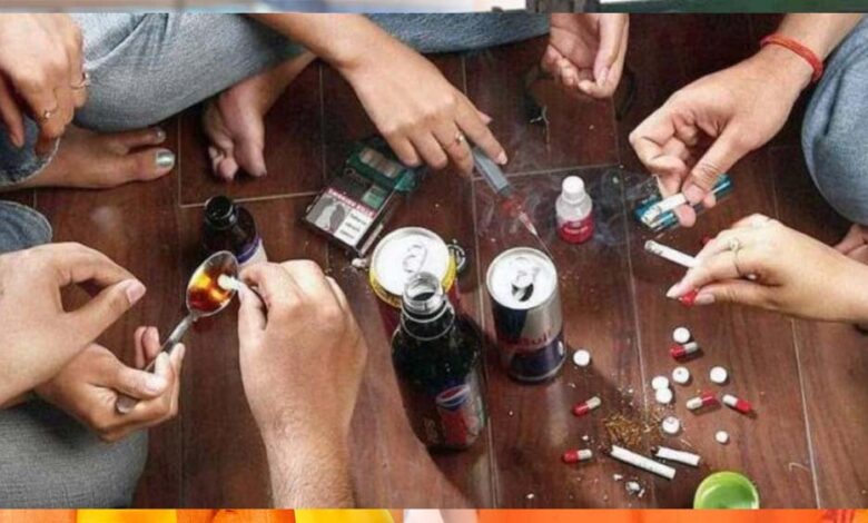 नशे-की-आड़-में-युवतियों-का-शोषण,-ब्लैकमेलिंग-के-वीडियो-मिले,-पुलिस-की-बड़ी-कार्रवाई,-6-आरोपियों-को-किया-गिरफ्तार