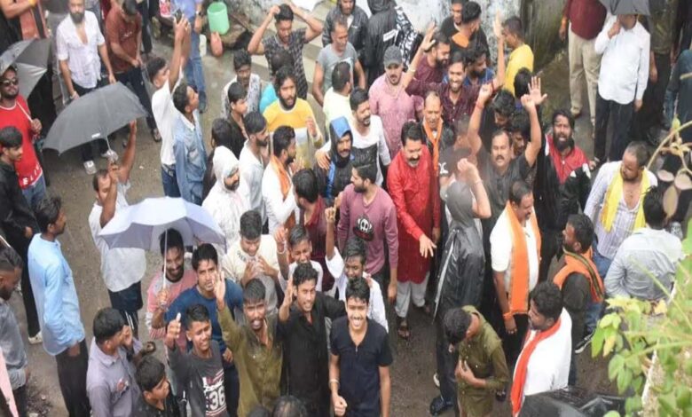 टीटी-नगर-इलाके-में-हिंदुओं-के-मकान-बेचने-के-पोस्टरों-से-तनाव,-पलायन-की-आशंका-ने-बढ़ाई-चिंता