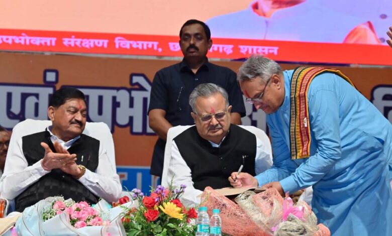 रायपुर-:-गरीबों-को-गुणवत्तापूर्ण-राशन-मिले-यह-महत्वपूर्ण-जिम्मेदारी-:-विधानसभा-अध्यक्ष-डॉ.-रमन-सिंह