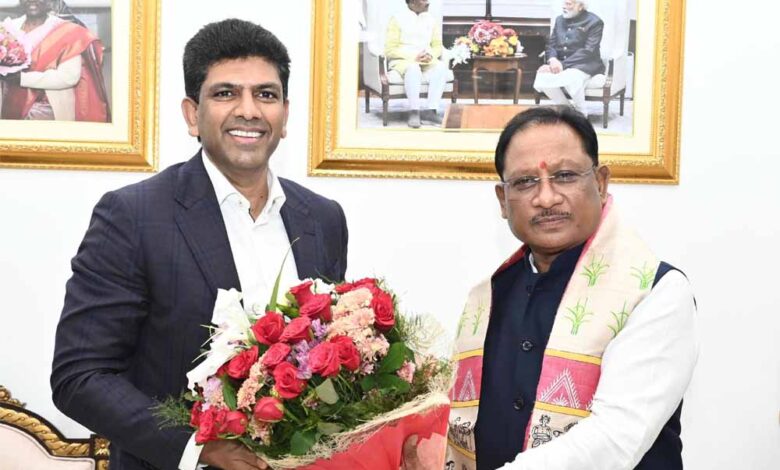 मुख्यमंत्री-विष्णु-देव-साय-से-केंद्रीय-संचार-एवं-ग्रामीण-विकास-राज्य-मंत्री-डॉ.-चन्द्रशेखर-पेम्मासानी-ने-की-सौजन्य-मुलाक़ात