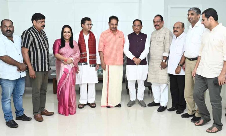 मुख्यमंत्री-साय-से-केरल-एवं-ओडिशा-के-सांसदों-के-प्रतिनिधिमंडल-ने-की-सौजन्य-मुलाकात