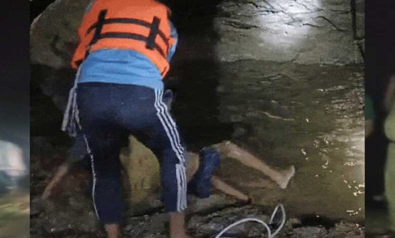 सतना में बोरवेल के गड्‌ढे में गिरीं दो सहेली, दोनों की मौत, एसडीईआरएफ की टीम ने निकाला