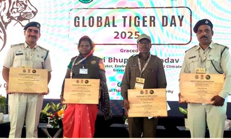 केन्द्रीय-वन-एवं-पर्यावरण-मंत्री-यादव-ने-प्रदेश-के-वनकर्मियों-को-किया-सम्मानित