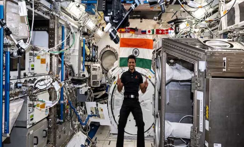 समंदर-से-वापसी-के-बाद-7-दिन-आइसोलेशन-में,-कब-तक-सामान्य-जीवन-में-लौटेंगे-शुभांशु-शुक्ला?