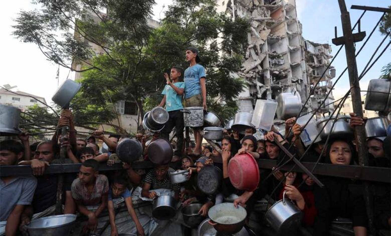 गाजा-की-भूख-की-कहानी:-खाना-बनने-से-पहले-ही-लग-जाती-है-लंबी-लाइन