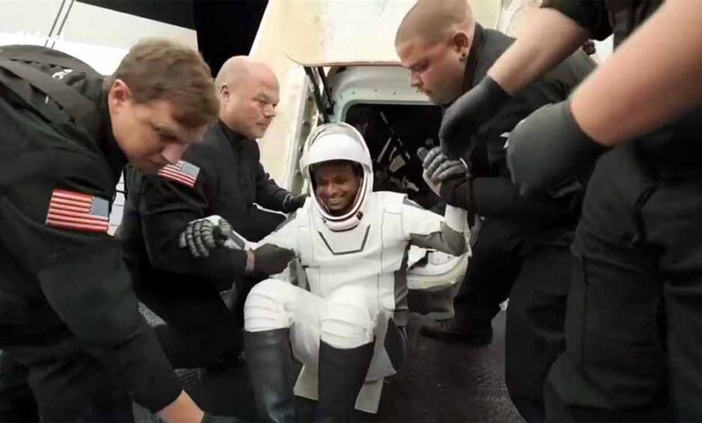 अंतरिक्ष-से-लौटे-शुभांशु-शुक्ला,-समुद्र-पर-सफल-लैंडिंग