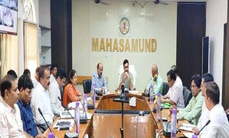 महासमुंद : समय सीमा बैठक में कलेक्टर ने दिए महत्वपूर्ण निर्देश, विकास कार्यों में गति लाने पर जोर