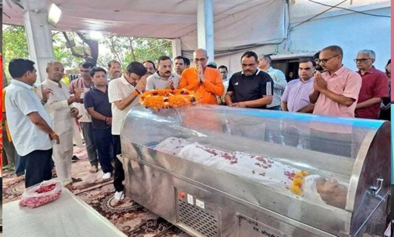 उप-मुख्यमंत्री-शुक्ल-ने-दी-ब्रह्मानंद-यादव-को-श्रद्धांजलि