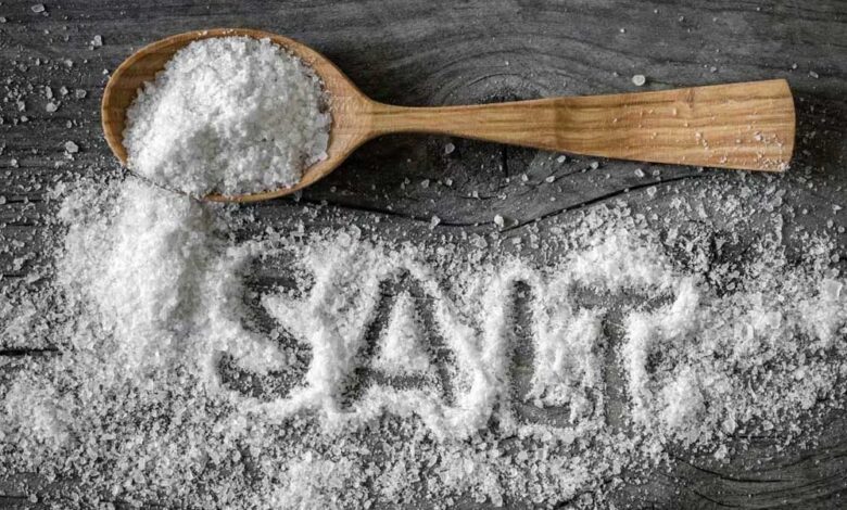icmr-की-रिपोर्ट-में-खुलासा:-जरूरत-से-दोगुना-नमक-खा-रहे-हैं-भारतीय,-सेहत-पर-मंडरा-रहा-खतरा
