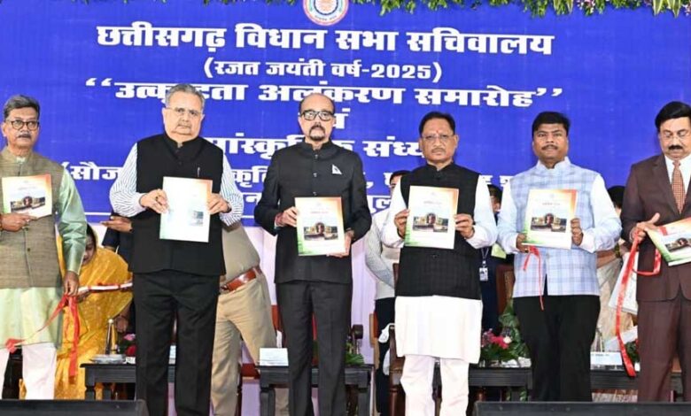 राजनीतिक-प्रतिबद्धताओं-से-ऊपर-उठकर-लोकहित-और-लोक-कल्याण-को-दें-प्राथमिकता-–-राज्यपाल-रमेन-डेका