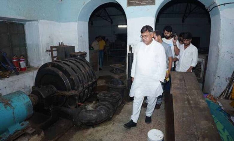ऊर्जा-मंत्री-तोमर-ने-किया-अस्पताल-और-वॉटर-ट्रीटमेंट-प्लांट-का-निरीक्षण
