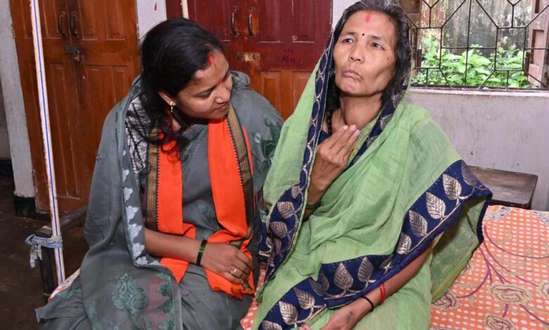 मंत्री-श्रीमती-राजवाड़े-ने-दंतेवाड़ा-जिले-में-आंगनबाड़ी,-सखी-सेंटर,-बाल-सम्प्रेषण-गृह-और-नारी-निकेतन-केन्द्रों-का-किया-निरीक्षण