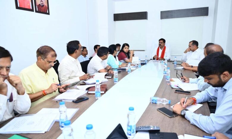 रायपुर-:-ग्रामीण-परिवार-सिर्फ-योजनाओं-के-आंकड़ों-में-नहीं,-बल्कि-जीवन-स्तर-में-भी-बदलाव-महसूस-करें-उपमुख्यमंत्री-शर्मा