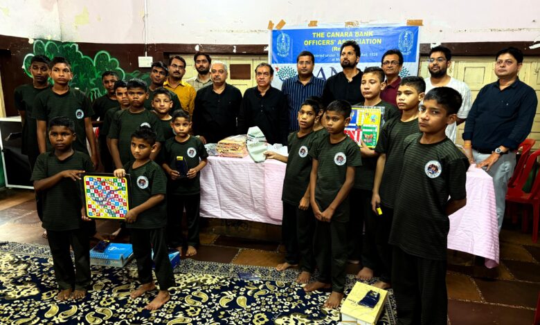 केनरा-बैंक-cboa-अधिकारियों-ने-शिवपुरी-में-किया-मानवता-का-अनुपम-कार्य-–-बाल-गृह-में-बांटा-खेल-और-खाद्य-सामग्री