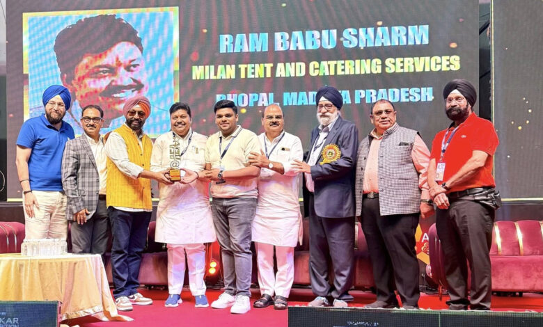 “दिल्ली-में-‘आकार’-का-जलवा,-मध्यप्रदेश-के-पंडित-रामबाबू-शर्मा-को-मिला-‘बेस्ट-केटर्स-ऑफ-एमपी’-अवॉर्ड”