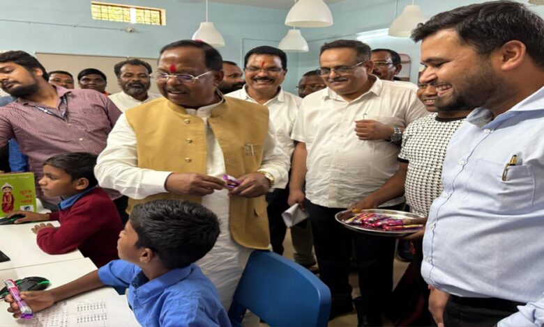 रायपुर-:-मंत्री-रामविचार-नेताम-ने-किया-आश्रम-के-कल्पना-कक्ष-का-निरीक्षण