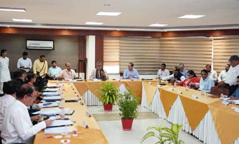 मंत्री-श्री-पटेल-ने-मप्र.-भवन-एवं-अन्‍य-संनिर्माण-कर्मकार-मंडल-की-बैठक-ली