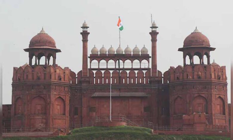 लाल किले में सेंध से हड़कंप: 15 अगस्त से पहले घुसपैठ की कोशिश, 5 बांग्लादेशी पकड़े गए, 7 पुलिसकर्मी सस्पेंड