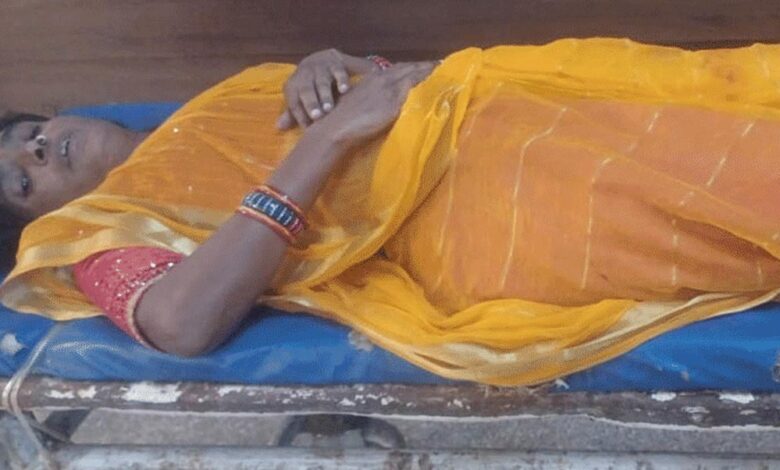 प्रदीप-मिश्रा-की-कथा-से-लौट-रहे-श्रद्धालुओं-की-गाड़ी-इंदौर-में-खड़े-ट्रक-से-टकराई,-एक-की-मौत