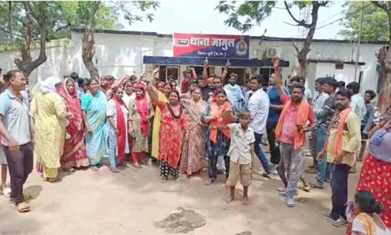 मंदिर-में-तोड़फोड़-पर-बवाल:-आक्रोशित-भीड़-ने-किया-थाने-का-घेराव,-आरोपी-गिरफ्तार