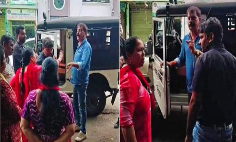 भोपाल-के-जोन-8-में-गंदगी-पर-स्पॉट-फाइन-को-लेकर-एएचओ-रवींद्र-यादव-और-महिला-कांग्रेस-अध्यक्ष-संतोष-कसाना-में-बहस