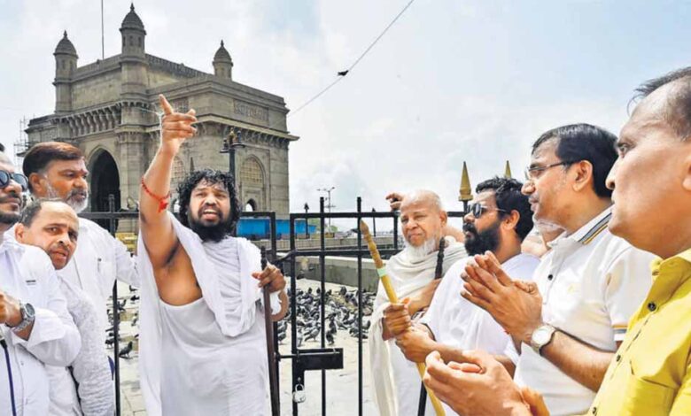 कबूतरखाना-विवाद-में-जैन-मुनि-की-धमकी,-अगर-हमारे-धर्म-पर-हमला-हुआ-तो-हथियार-उठा-लेंगे.,-हम-अदालत-भी-जाएँगे