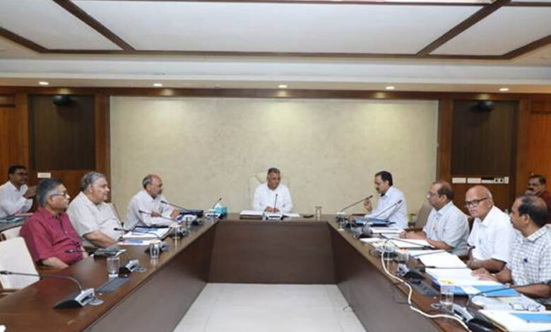 स्थानीय-उद्योग-जगत-की-आवश्यकता-एवं-मांग-के-अनुरूप-पाठ्यक्रमों-का-संचालन-करने-की-बनाएं-कार्ययोजना-:-मंत्री-परमार