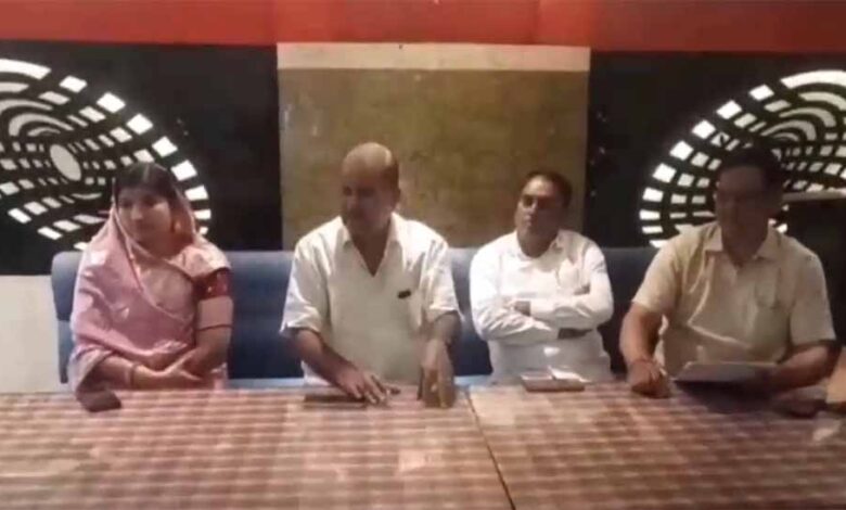 सौ-रुपये-में-बिकी-करोड़ों-की-जमीन!-पूर्व-मंत्री-की-पत्नी-पर-एसीबी-का-शिकंजा