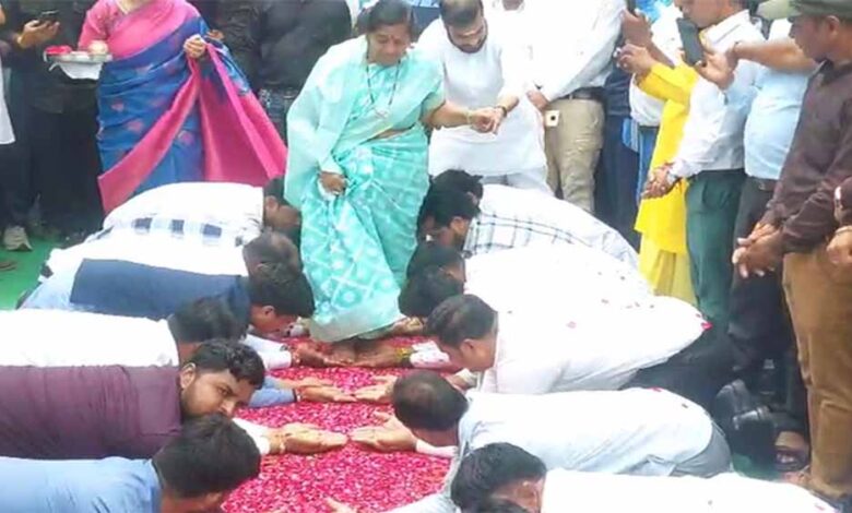 शहीद-स्व.-सुर्वे-के-परिवार-को-मिला-पक्का-आवास