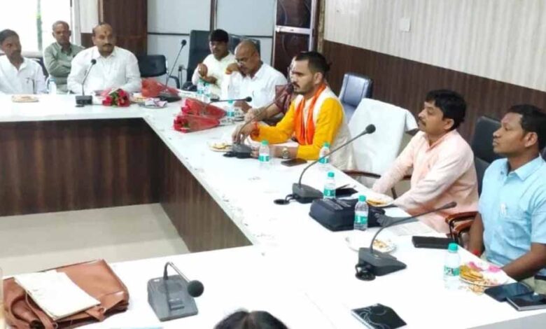 गरियाबंद में संस्कृत शिक्षकों को नया सम्मान: अब कहलाएंगे ‘गुरुदेव’ और ‘गुरुमाता’