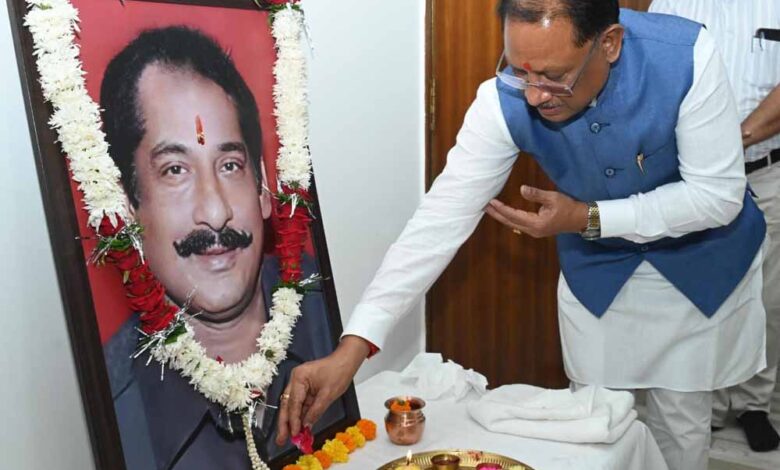 मुख्यमंत्री-साय-ने-स्व.-दिलीप-सिंह-जूदेव-की-पुण्यतिथि-पर-दी-श्रद्धांजलि