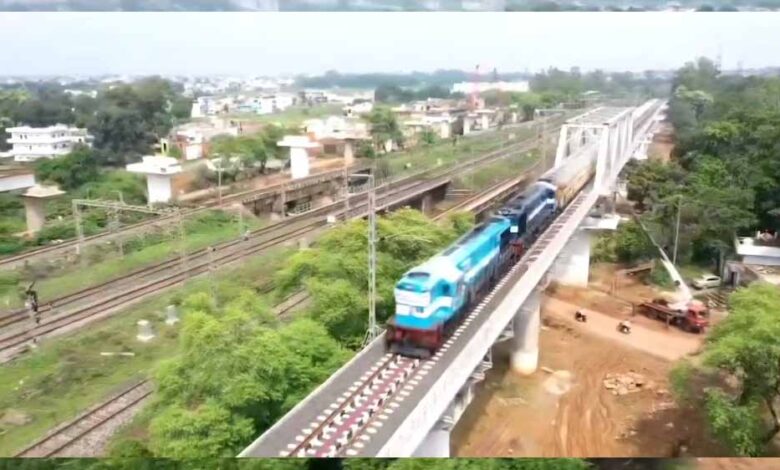 कटनी:-एशिया-के-सबसे-बड़े-रेल-ब्रिज-पर-सफल-स्पीड-ट्रायल,-दौड़ी-2-इंजन-और-11-बोगियों-की-ट्रेन