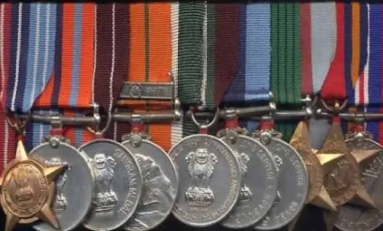 स्वतंत्रता-दिवस-से-पहले-बड़ा-ऐलान:-1090-कर्मियों-को-वीरता-और-सेवा-पदक