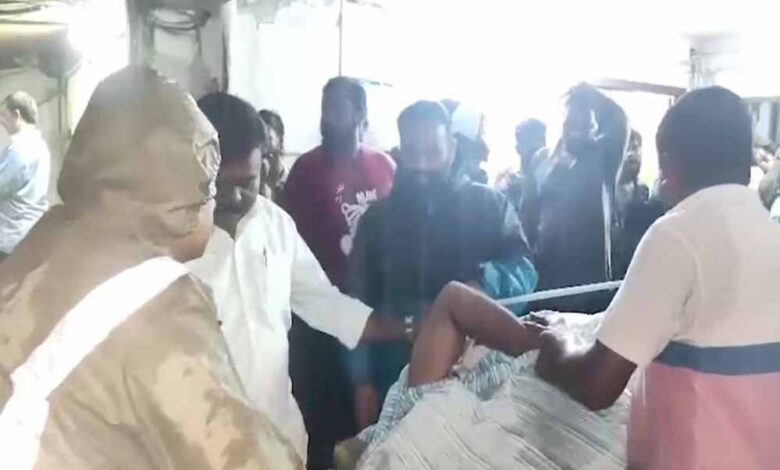 जन्माष्टमी-शोभायात्रा-में-हादसा:-बिजली-के-तारों-से-टकराया-रथ,-5-की-मौत,-केंद्रीय-मंत्री-के-गनमैन-घायल