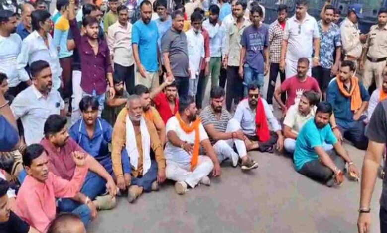 भोपाल-में-गौकशी-को-लेकर-बवाल:-हिंदूवादी-संगठनों-का-चक्काजाम,-बजरंग-दल-ने-किया-प्रदर्शन