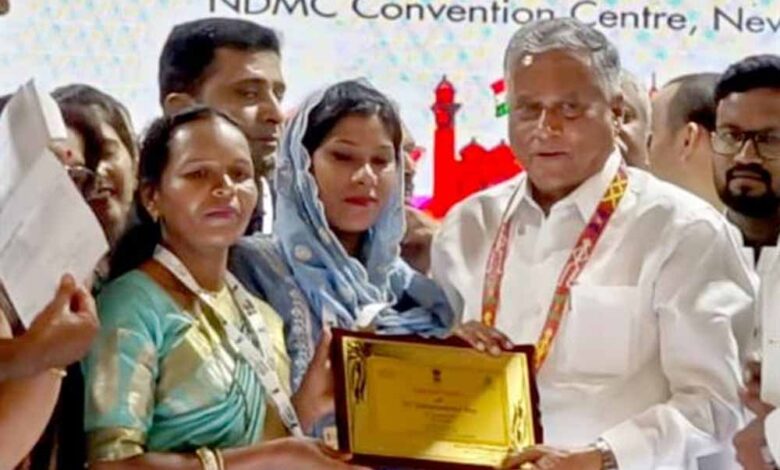 प्रदेश-का-गौरव-बढ़ाया-छिंदवाड़ा-की-सरपंच-श्रीमती-कविता-धुर्वे-ने