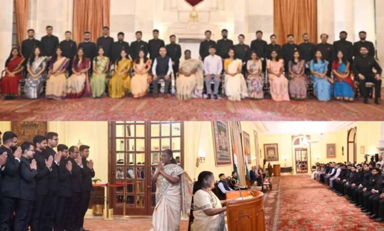 राष्ट्रपति-मुर्मू-ने-विदेश-सेवा-प्रशिक्षु-अधिकारियों-से-की-मुलाकात,-कहा—भारत-की-आत्मा-का-राजदूत-बनें