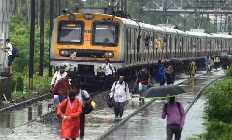 महाराष्ट्र-में-भारी-बारिश-का-कहर:-12-मौतें,-16-लंबी-दूरी-की-ट्रेनें-रद्द