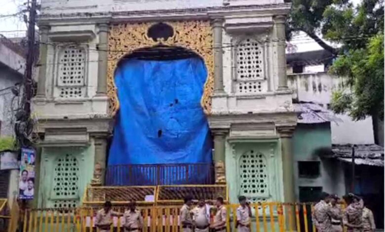 धार-में-बड़ा-एक्शन:-मुस्लिम-समाज-से-खाली-कराकर-प्रशासन-ने-इमामबाड़ा-सील-किया,-शहर-में-भारी-पुलिस-बल-तैनात