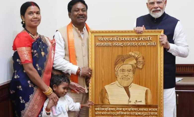 सांसद महेश कश्यप ने पीएम मोदी को दिया बस्तर दशहरे का न्योता