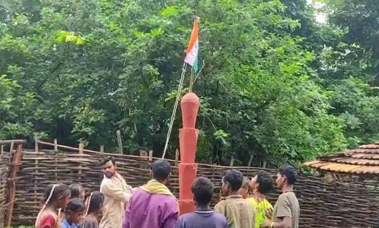 नक्सली स्मारक पर तिरंगा फहराने की सजा! जनअदालत लगाकर युवक की हत्या का सनसनीखेज खुलासा