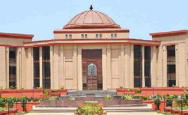 शिक्षकों के वेतनमान पर हाईकोर्ट सख्त, सरकार से 15 सितंबर तक जवाब तलब