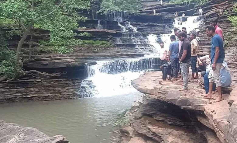 सतना-में-दर्दनाक-हादसा:-परसमनिया-पठार-के-राजा-बाबा-वॉटरफॉल-में-दो-दोस्तों-की-डूबने-से-मौत