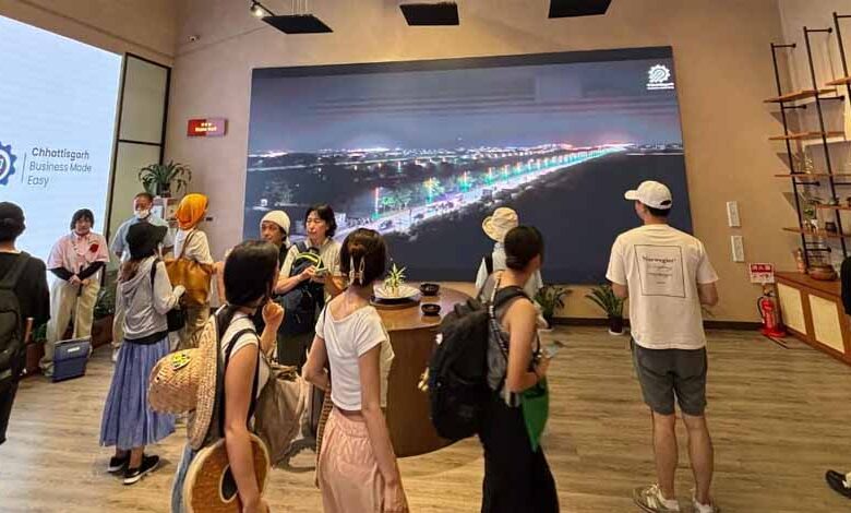 ओसाका-(जापान)-में-वर्ल्ड-एक्सपो-2025-के-पहले-ही-दिन-छत्तीसगढ़-पैवेलियन-में-उमड़ी-रौनक